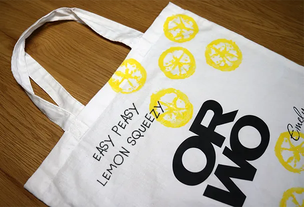 Kreative Stoffbeutel mit Zitronenstempeln: Einzigartig, frisch und praktisch! Wir ziegen dir, wie einfach du deine Stoffbeutel mit Zitronen aufpeppen und zu einem Unikat machen kannst