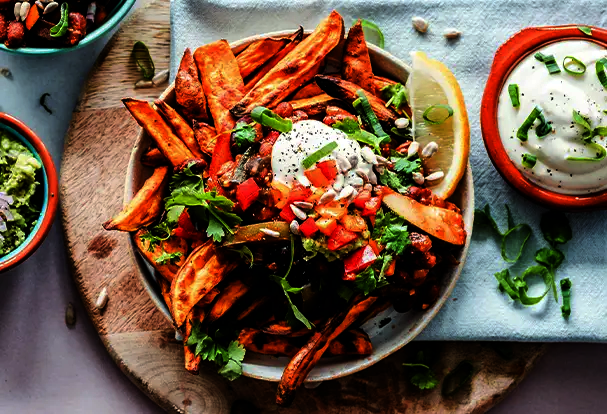 Essen eindrucksvoll festhalten: Tipps für tolle Food-Fotos. Unser Food-Fotografie-Tipp: Erfahre, wie du ein appetitanregendes Gericht vor einem rustikalen Hintergrund besonders beeindruckend in Szene setzen kannst.