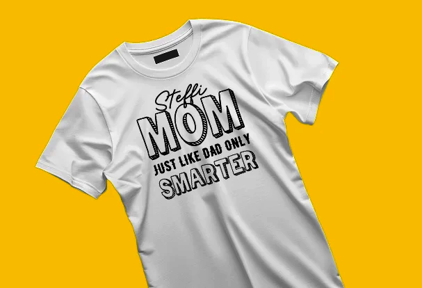 Personalisiertes T-Shirt Bedrucktes T-Shirt mit personalisiertem Namen und humorvollem Spruch als kreatives und individuelles Fotogeschenk zum Muttertag zum Verschenken