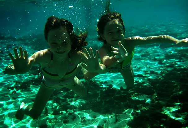 Entdecke Tipps für faszinierende Unterwasserfotografie mit deiner Kamera. Erhalte von ORWO 10 wertvolle Tipps zur Unterwasserfotografie, geeignet für Einsteiger und ambitionierte Fotografen inkl. Model-Fotografie unter Wasser.