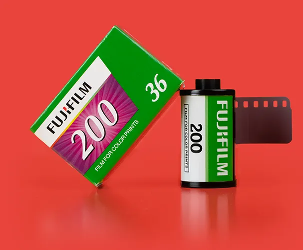 Fuji-Kleinbildfilm: Zeitlose Schönheit in jeder Aufnahme Der Fuji-Kleinbildfilm, bereit, die Magie der analogen Fotografie einzufangen.