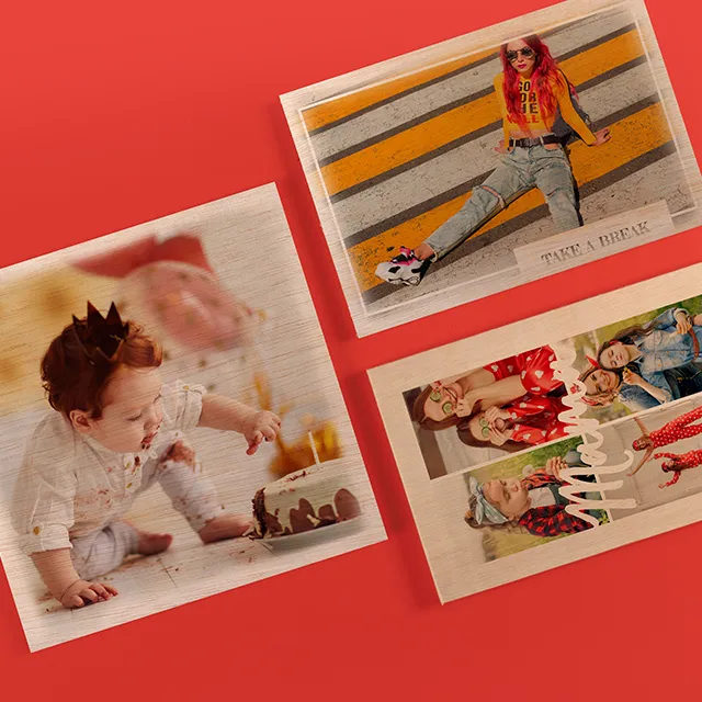 Bild auf Holz in verschiedenen Größen und Formaten Drei Holzplatten in unterschiedlichen Formaten und Größen, auf die du dein Foto auf Holz drucken lassen kannst. Viele unterschiedliche Designs und zwei Materialstärken.