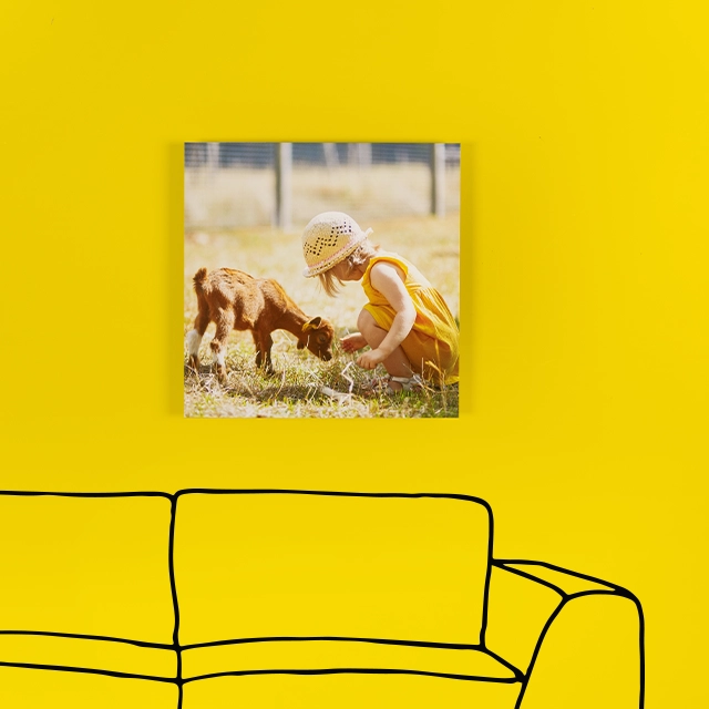Foto auf Alu Dibond – modern, als quadratisches Wandbild Unsere Alu Dibond Bilder im quadratischen Format setzen deine Lieblingsfotos von deinen Kindern stilvoll in Szene und sorgen für eine moderne Wandgestaltung.