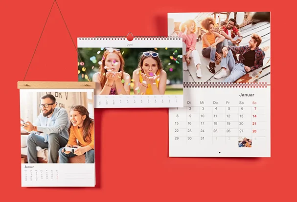 Individuell gestalteter Wandkalender mit liebevollen Fotos von Familie und Freundschaften – Erinnerungen das ganze Jahr über. FAQ ORWO Kalender.