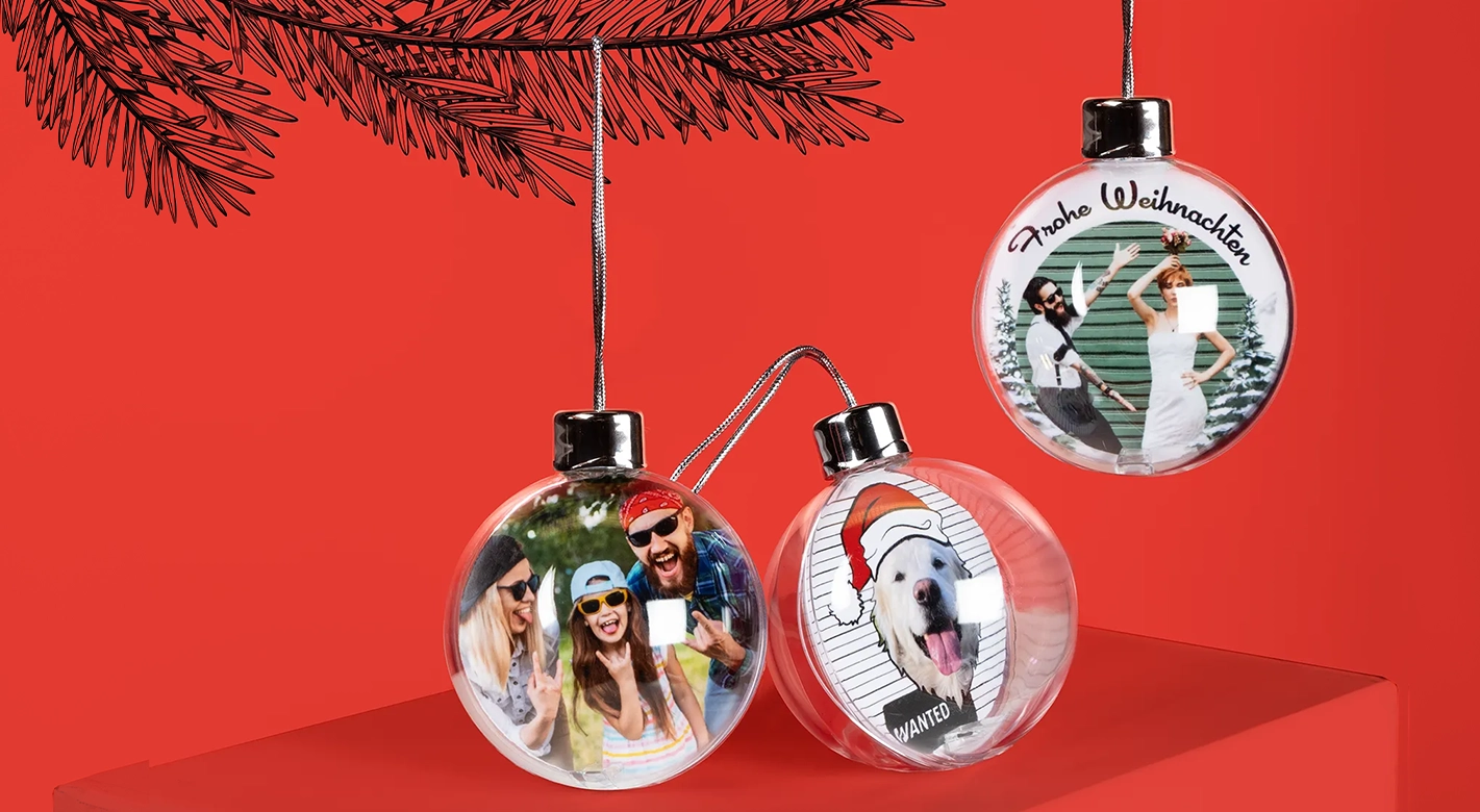 Fotoprodukte ORWO – personalisierte Weihnachtskugeln mit eigenen Bildern Drei personalisierte Fotoprodukte – Christbaumkugeln mit Fotos von Familie, Hund und Hochzeit.