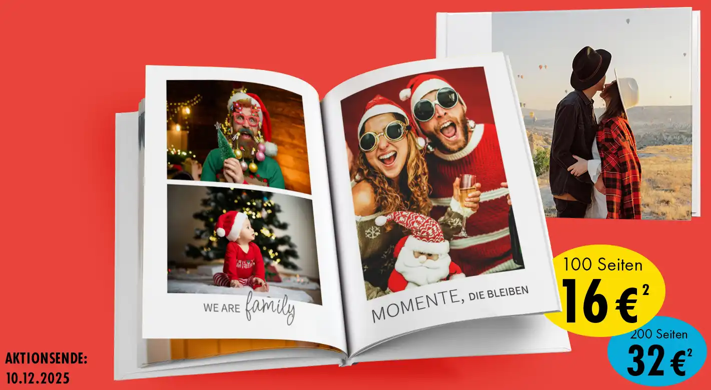 ORWO Fotoprodukte: Hardcover-Fotobuch - Exklusive Fotobuchaktion Fotoprodukte in Aktion: Aufgeklapptes Hardcover-Fotobuch mit weihnachtlichen Fotos - Ein perfektes Geschenk. Daneben ein Fotobuch im Querformat.