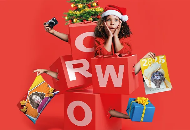 Kreative Weihnachten: Verrückte und weihnachtlich geschmückte ORWO Würfel mit Fotoprodukten und Geschenken