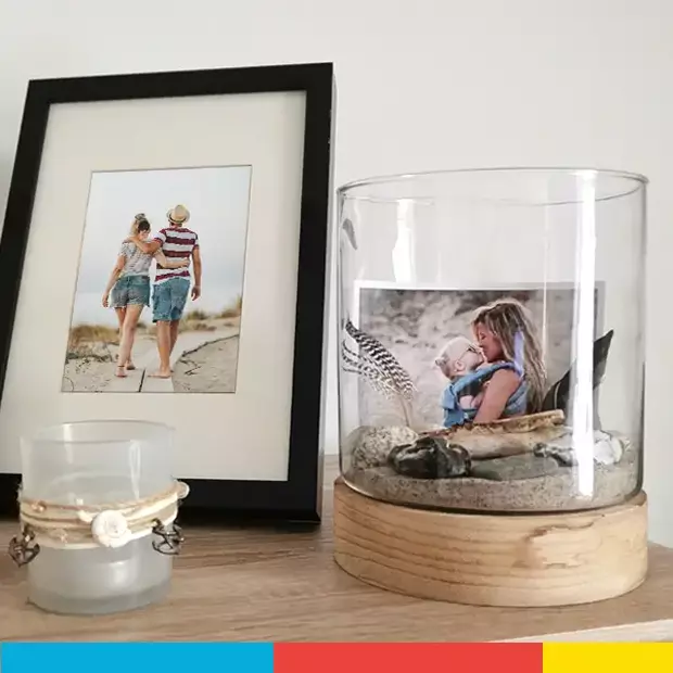 Ein Erinnerungsglas mit Foto basteln. Eine kreative Idee, um deine Urlaubsfotos in Szene zu setzen. 