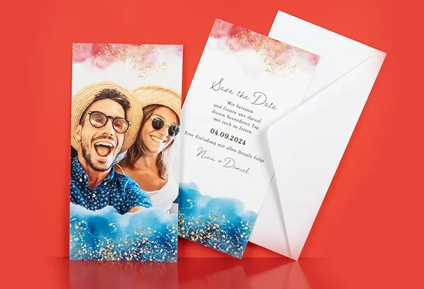 Fotokarten in zwei Größen – FAQ ORWO Karten Ob "Save the Date" oder "Karte zur Geburt" – personalisierte Fotokarten in zwei Formaten für besondere Anlässe. FAQ ORWO Karten.