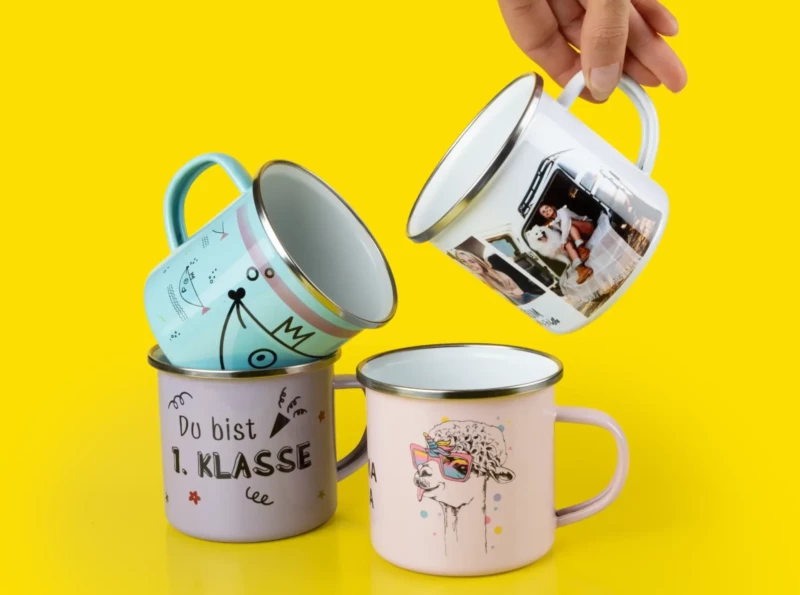 Emaille Tasse bedrucken und ins Abenteuer starten: Gestalte deine Emaille Tasse in Hellblau, Rosa, Lila oder Weiß mit deinem Foto oder Lieblingsdesign.